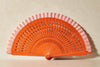 Handfächer Mila in der Farbe Orange im Angebot bei Hitzewelle dem Online Fächerstore