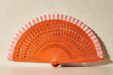 Handfächer Mila in der Farbe Orange im Angebot bei Hitzewelle dem Online Fächerstore