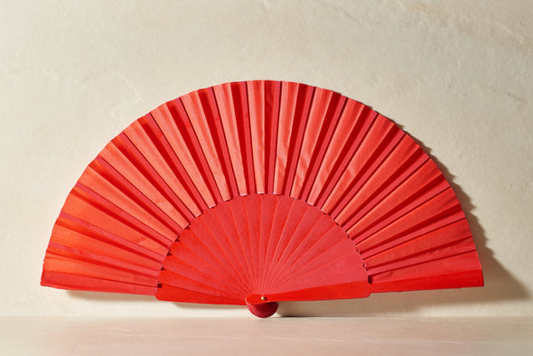 Handfächer Amira in der Farbe Rot im Angebot bei Hitzewelle dem Online Fächerstore