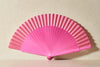 Handfächer Carlotta in der Farbe Pink im Angebot bei Hitzewelle dem Online Fächerstore