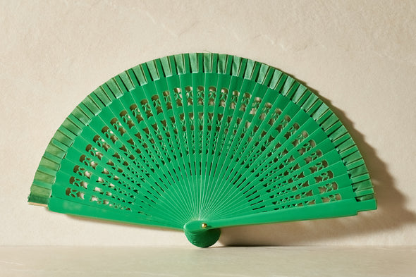 Handfächer Mila in der Farbe Grün im Angebot bei Hitzewelle dem Online Fächerstore