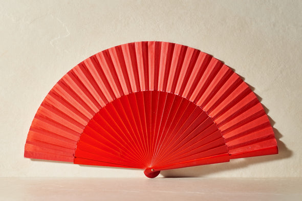 Handfächer Flor in der Farbe Rot im Angebot bei Hitzewelle dem Online Fächerstore