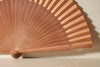 Handfächer Marietta in der Farbe Braun im Angebot bei Hitzewelle dem Online Fächerstore