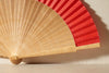 Handfächer Bea in der Farbe Rot im Angebot bei Hitzewelle dem Online Fächerstore