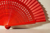 Handfächer Tina in der Farbe Rot im Angebot bei Hitzewelle dem Online Fächerstore