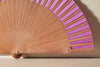Handfächer Marietta in der Farbe Lila im Angebot bei Hitzewelle dem Online Fächerstore