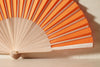 Handfächer Carla in der Farbe Orange im Angebot bei Hitzewelle dem Online Fächerstore