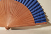 Handfächer Marietta in der Farbe Marine im Angebot bei Hitzewelle dem Online Fächerstore