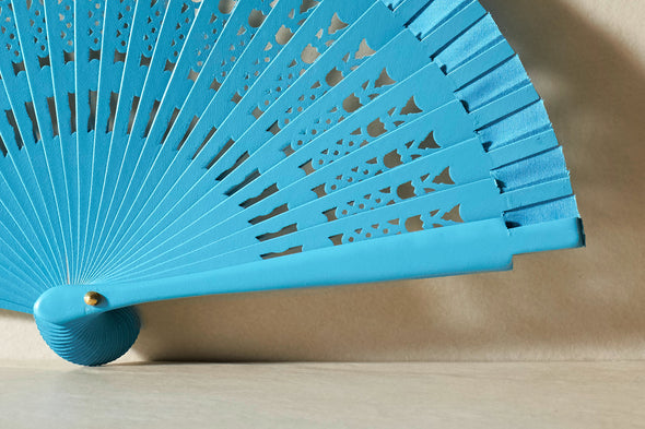 Handfächer Mara in der Farbe Türkis im Angebot bei Hitzewelle dem Online Fächerstore