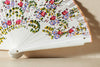 Handfächer Lucia in der Farbe Weiß im Angebot bei Hitzewelle dem Online Fächerstore