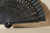 Handfächer Mara in der Farbe Schwarz im Angebot bei Hitzewelle dem Online Fächerstore