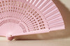 Handfächer Tina in der Farbe Rosa im Angebot bei Hitzewelle dem Online Fächerstore